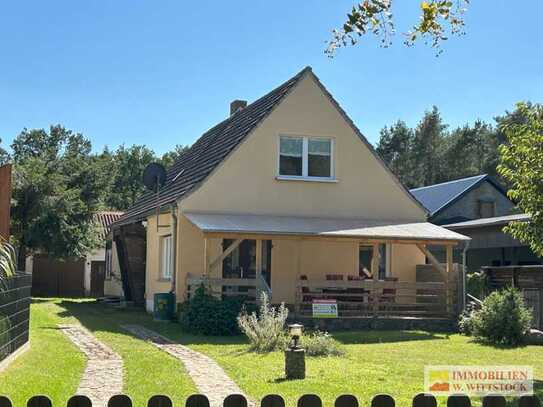 Gemütliches EFH mit großen Carport in Waldrandlage