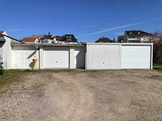 Freistehendes Zweifamilienhaus mit großem Grundstück und viel Potenzial