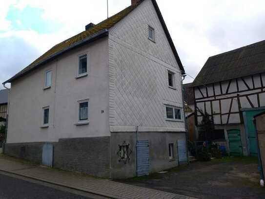 Günstiges 6-Raum-Bauernhaus in Bell (Hunsrück)
