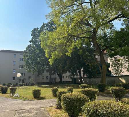 Vermietete,Stilvolle, gepflegte 2-Zimmer-Hochparterre-Wohnung mit Balkon in Berlin Spandau