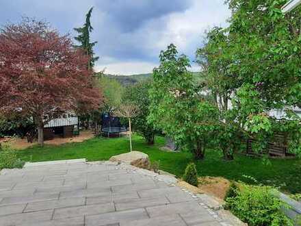 2850 € - 260 m² - 4.5 Zi.
Beautiful home with large enclosed yard surrounded by Vinyards and Forest