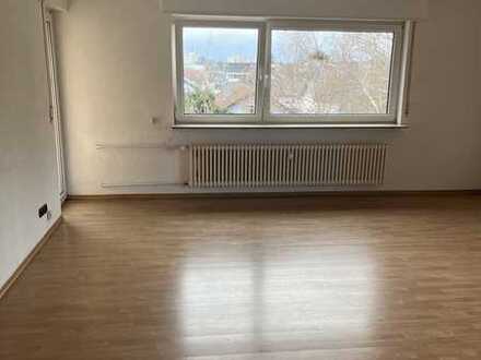 Bezugsfreie 3 ZKB Wohnung in ruhigem 8 FH. mit Balkon - gepflegter Zustand