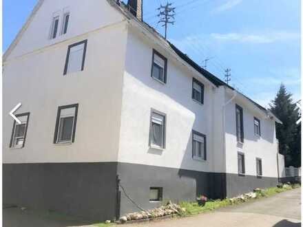 Freundliches 4-Zimmer-Reihenendhaus mit Einbauküche in Dörscheid