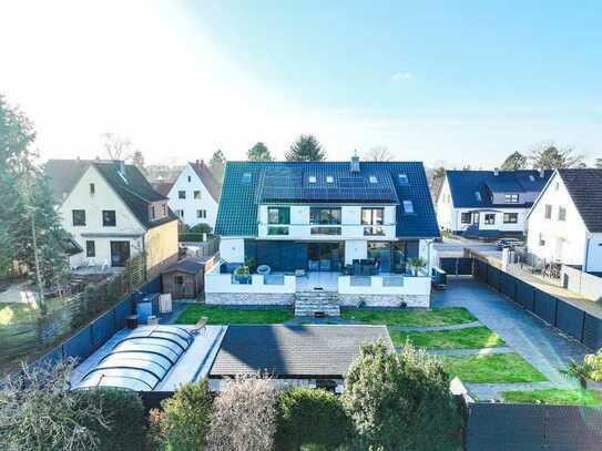 Traumhaftes Wohnen in Bothfeld: Kernsaniertes 2-Familienhaus mit Außenpool + exklusiver Ausstattung