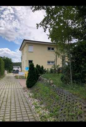 3 Familienhaus am See mit Bootsanlegesteg