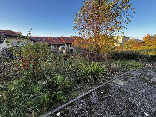 Geschmackvolle 2,5-Raum-Wohnung mit Terrasse und eigenem Gartenanteil und EBK in Stuttgart