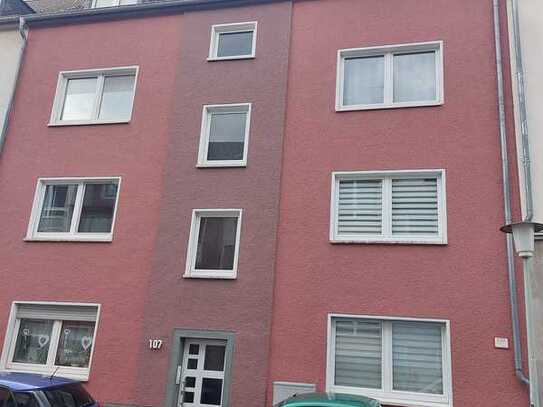 8 Familienhaus, Top-vermietet in Krefeld Cracau