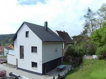 Neuwertiges Einfamilienhaus mit Sauna, großem Balkon und Grundstück zu verkaufen.