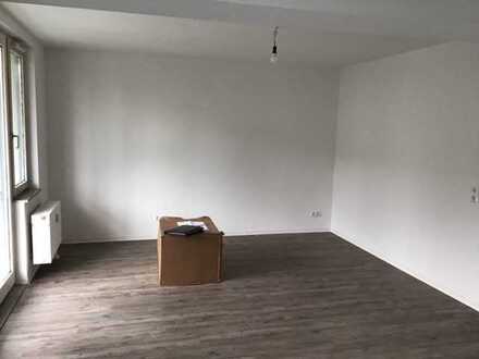 Renovierte 2-Zimmer-Wohnung mit Balkon (WBS erforderlich)