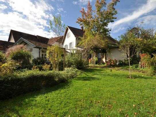 Tolles Wohnambiente im ehem. Bauernhaus mit flexiblen Nutzungsmöglichkeiten und schönem Grundstück