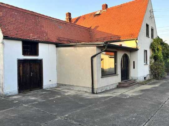 Charmantes Einfamilienhaus mit Halle in ruhiger Lage