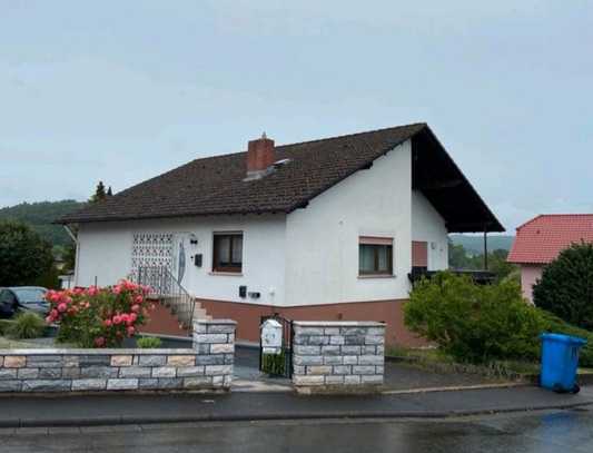 Wohnung mit Balkon, großem Garten, Garage und Wintergarten in Hungen Villingen