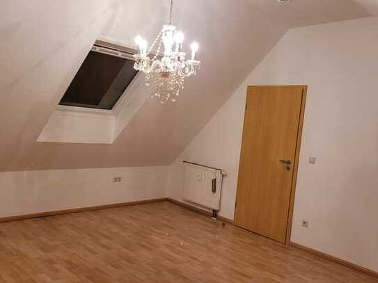 Großzügige 1,5-Zimmer-Studio- Wohnung mit Balkon und EBK in Kandel