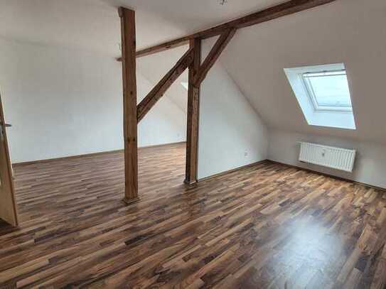 ***Geräumige Dachgeschosswohnung***