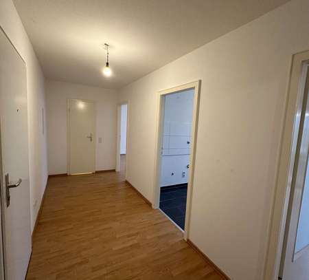 *Renovierte 2 Zimmer Wohnung mit Balkon*