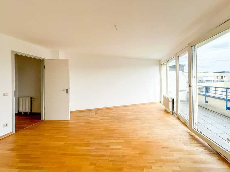 Freie 1-Zimmer-Penthouse-Wohnung mit Tiefgaragenstellplatz und Lift