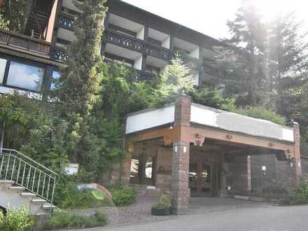 **Hotel mit viel Potenzial**Ein wahres Schmuckstück mit Blick auf die Burg von Bad Liebenzell**