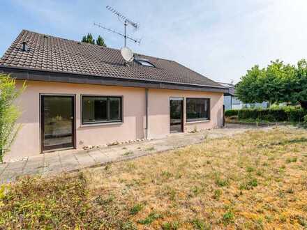 Zweifamilienhaus, großer Garten, Terrasse & Garage, zentrale Wohnlage Erdmannhausen
