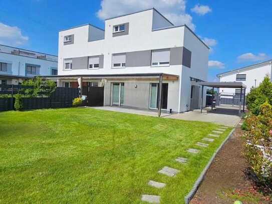 Moderne Doppelhaushälfte: Großer Garten, offene Einbauküche & Dachterrasse