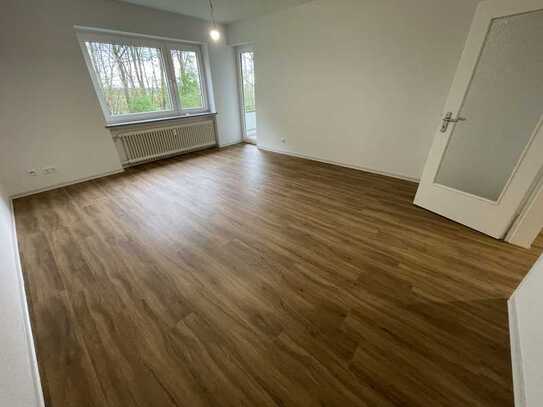 Renovierte 3 Zimmer Wohnung mit Balkon