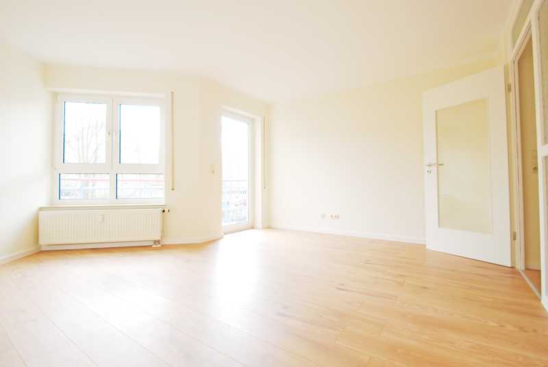 Freundliche 2-RW mit Süd-Balkon* 1.OG* modern saniert* EBK* TG-SP* Bad mit Wanne* zentral* Top*