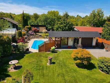 Fast zum Grundstückswert: Sanierter Altbau + Pool + Gartenhaus + Garage