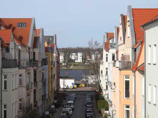 Saniertes Mehrfamilienhaus mit Blick auf die Warnow