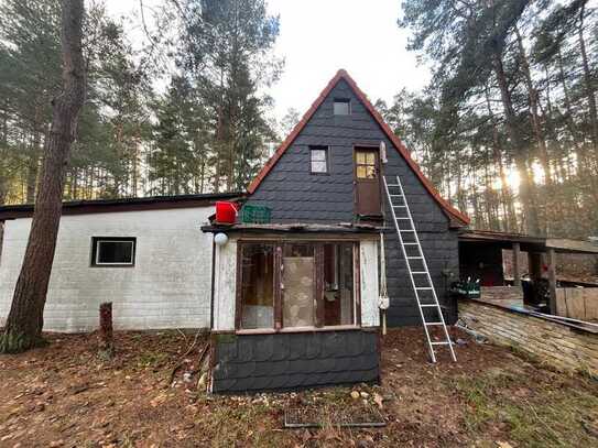 Sanierungsbedürftiges Ferienhaus auf Eigentumsland in Fichtenwalde