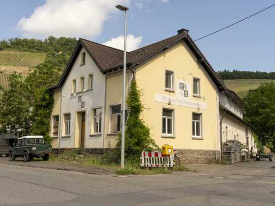 Weingutsgebäude inkl. 170qm Wohnung - auch nutzbar für Produktion, Gastronomie, Hotellerie etc.