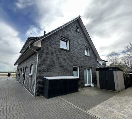 Neuwertiges Haus 5 Zimmern und EBK in Reinbek