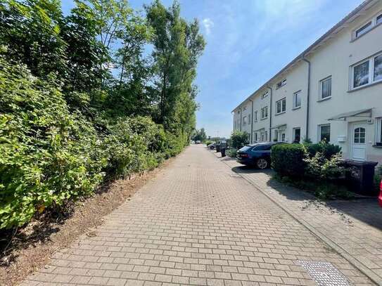 Geräumiges, vollst. renoviertes 6-Zimmer-Reihenhaus mit geh. Innenausstattung und EBK