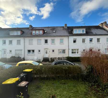 Geschmackvolle, modernisierte 3-Raum-Wohnung mit geh. Innenausstattung mit Balkon und EBK in Bremen