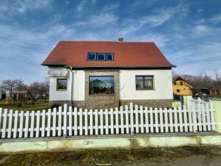 Großzügiges Ein- Zweifamilienhaus in idyllischer Lage mit Seeblick