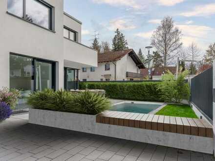 Hochwertige Bauhaus-Villa mit Pool zum Erstbezug in Baldham/Vaterstetten