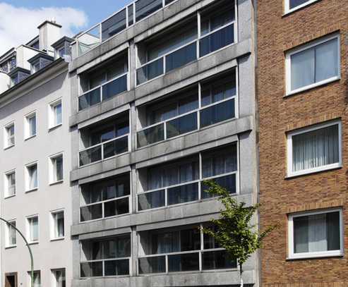 Maisonette-Wohnung im Dachgeschoss und EG-Apartment und Doppelgarage, Nähe Hofgarten!