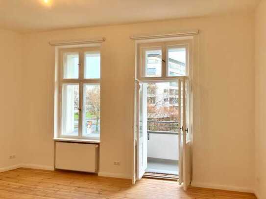 Große 2-Zimmer Altbauwohnung mit Balkon und viel Potenzial im aufstrebenden Sprengelkiez