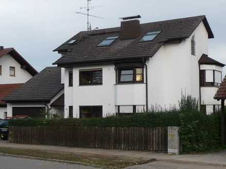 Traumhafte, gepflegte 2-Zimmer-Dachgeschosswohnung mit Einbauküche in Türkenfeld