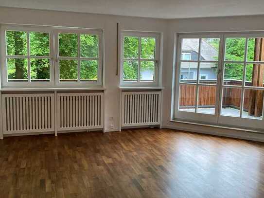 Exklusive, helle, frisch renovierte 4-Zi-Maisonette-Whg in DHH mit geh. Innenausstattung und EBK