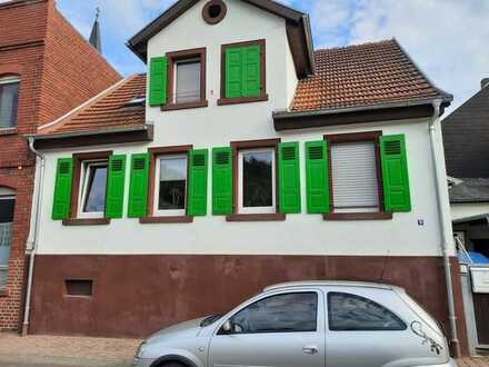 Freistehendes Einfamilienhaus mit neuwertiger Heizung in guter Lage
