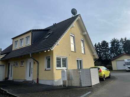 Bornheim-Kardorf - sehr schöne 2 Zimmer-Maisonettewohnung im Reihenhaus