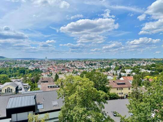 Rarität! 5-Zimmer-Etagenwohnung mit 2 Garagenstellplätzen und tollem Blick über Waiblingen