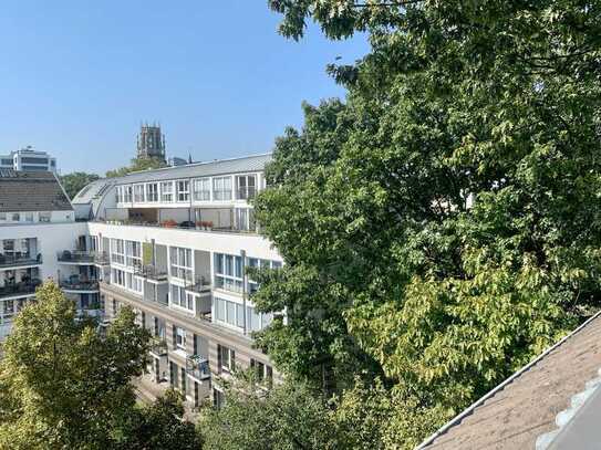 Seniorenwohnung in Düsseldorf Derendorf: renovierte 2-Zimmer-Dachgeschosswohnung mit Balkon