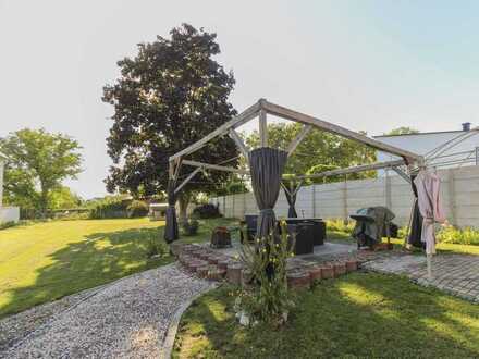 Gepflegtes EFH mit besonderem Charme und großem, tollem Garten wartet auf Sie