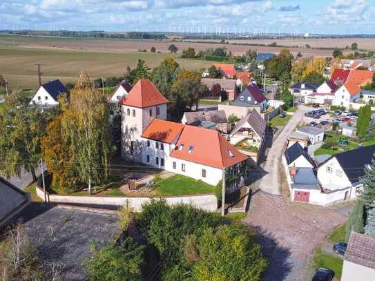 Ehemalige Kirche umgebaut zu 4 Wohneinheiten - vermietet