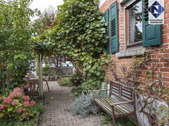 Grüne Idylle mitten im Zentrum - Einfamilienhaus mit Charme und großem Garten