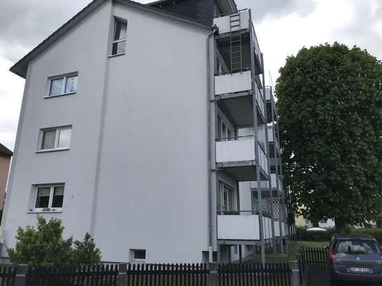 Ruhige 3,5 Zimmer Wohnung mit Balkon und Tgl. Bad