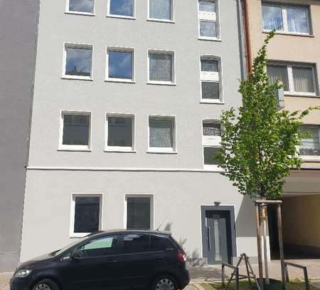 Schöne 2,5 Zimmer-Whg. mit Einbauküche + Balkon