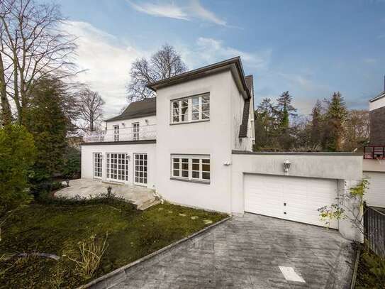 Sanierte freistehende Villa im Herzen von Grunewald wenige Meter vom Hagenplatz !