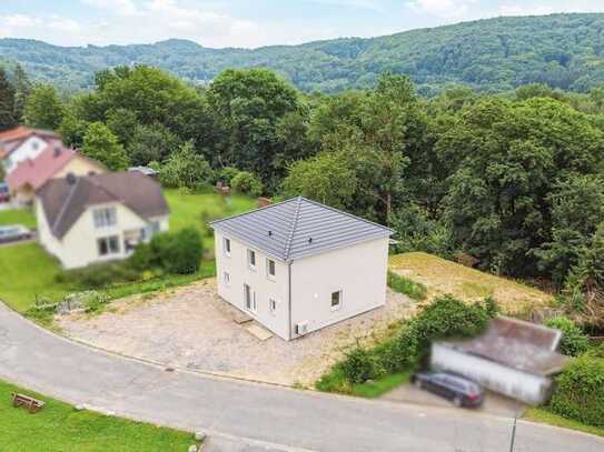 Erstbezug! Schickes EFH mit großem Grundstück und eigenem Wald