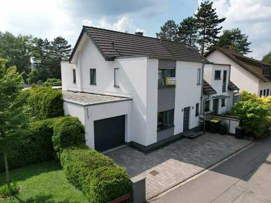 Moderne Doppelhaushälfte in Bad Honnef: Gehobene Ausstattung und idyllischer Garten